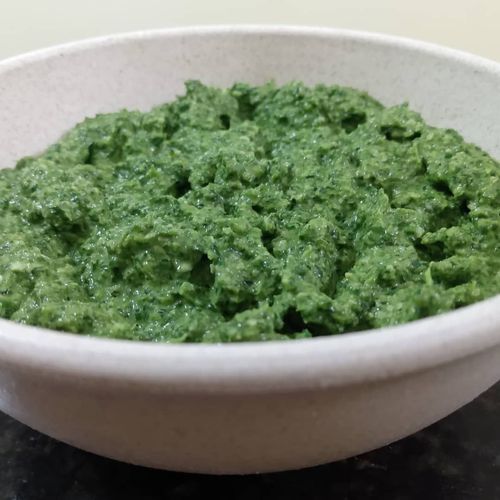 Molho pesto de alface e espinafre