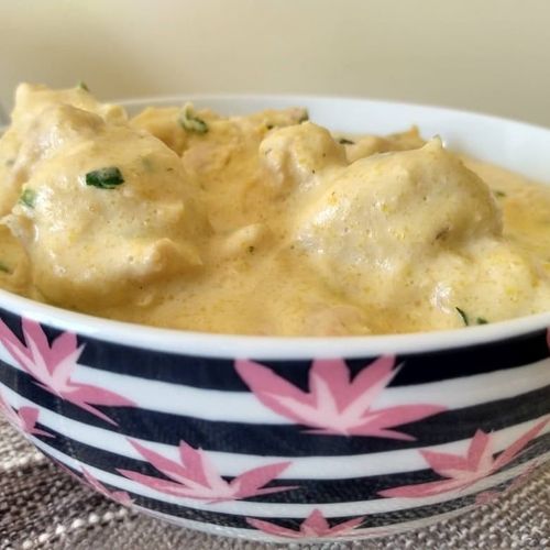 Cubos de frango com creme de milho