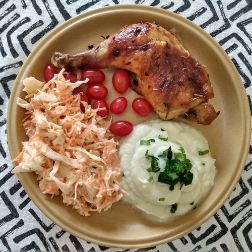 Coxa e sobrecoxa de frango assada