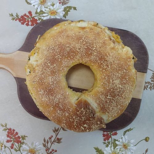 Pão/bolo salgado de frango com catupiry