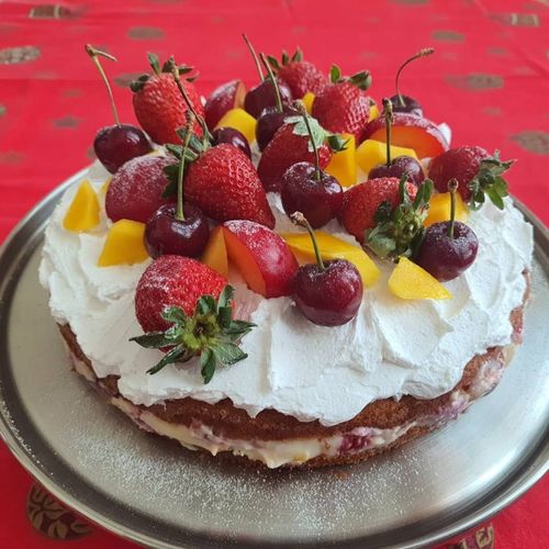 Bolo gelado com frutas