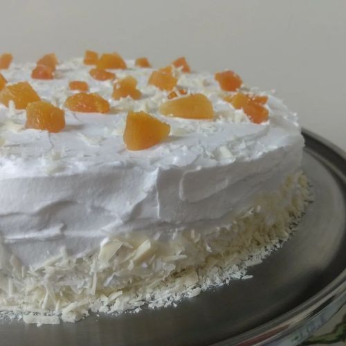Bolo de damasco e chocolate branco