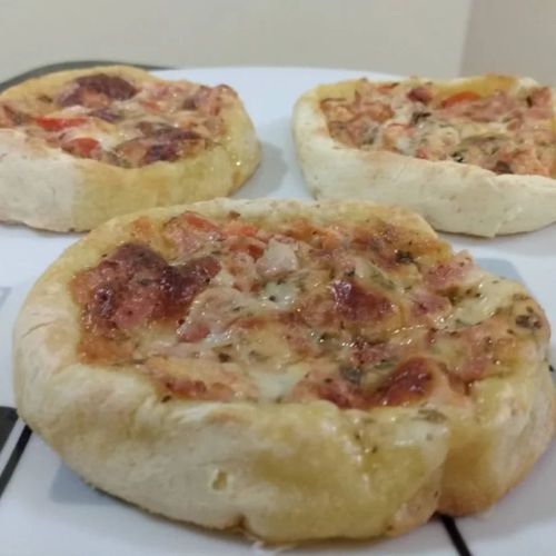 Esfirra aberta com massa de tapioca e batata doce