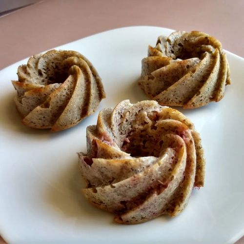 Muffin de banana e morango (sem adição de açúcar)