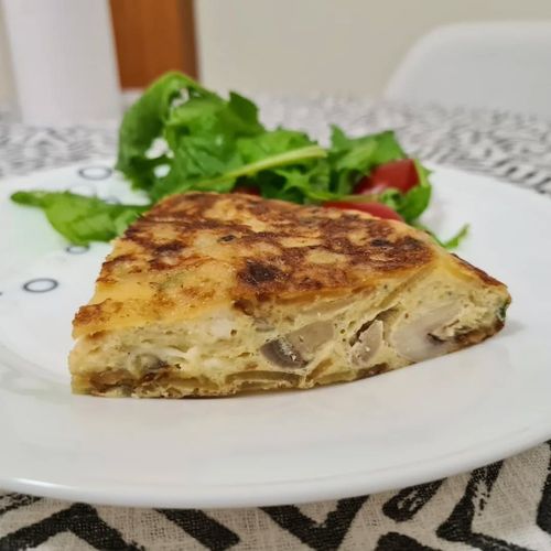 Tortilla com queijo e champignon